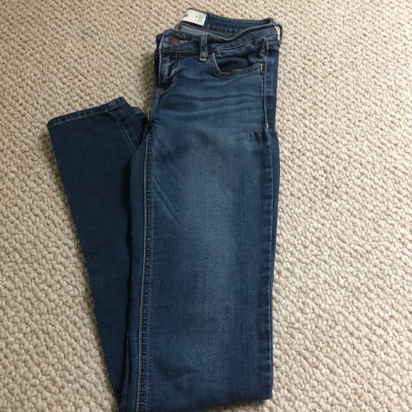 Hollister Medium Washed Skinny Jeans - Picture 1 of 4